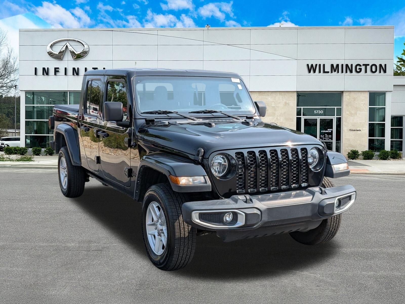 2022 Jeep Gladiator Sport in Black Clearcoat — front three-quarter view