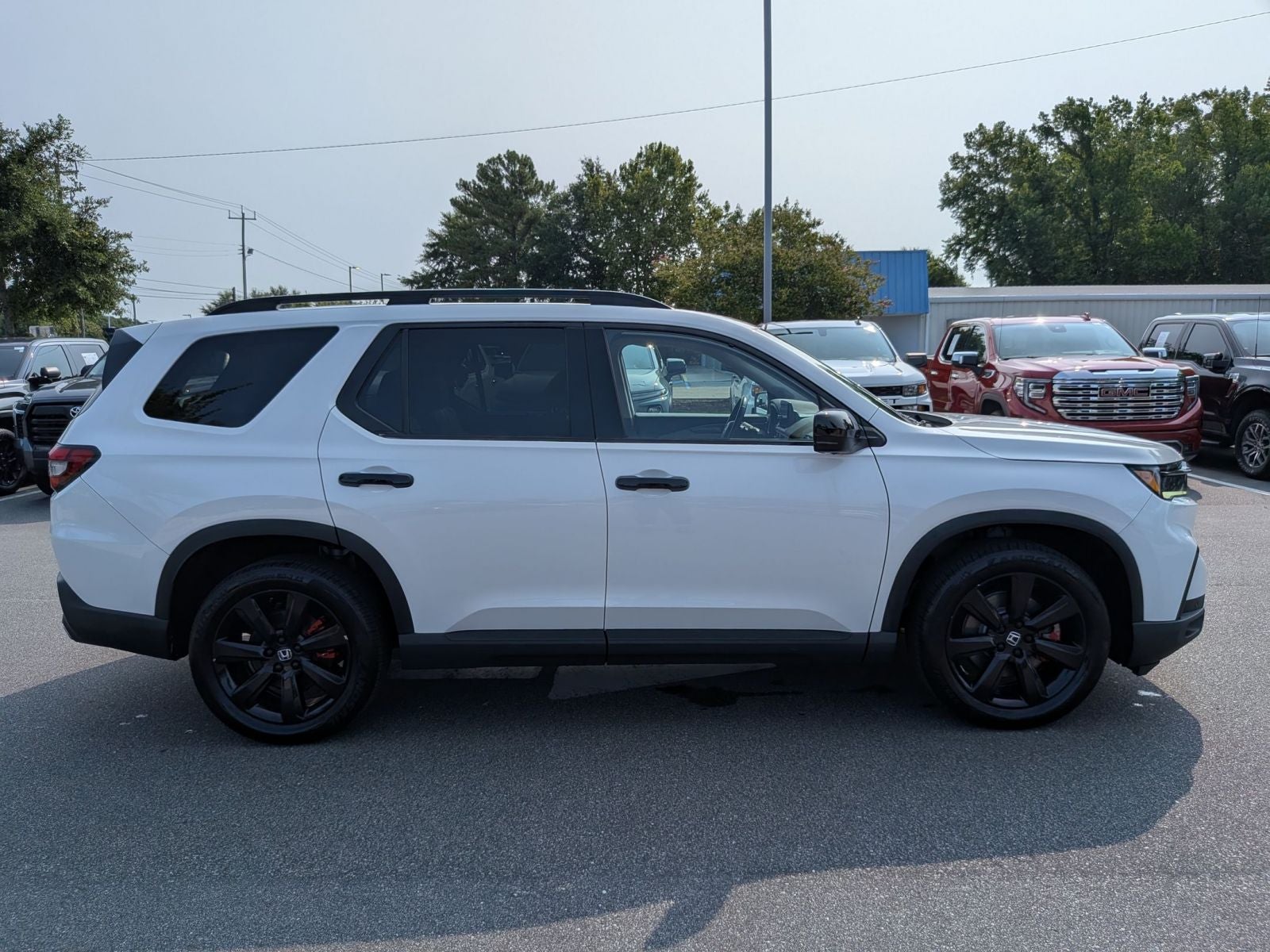 2023 Honda Pilot — side profile view