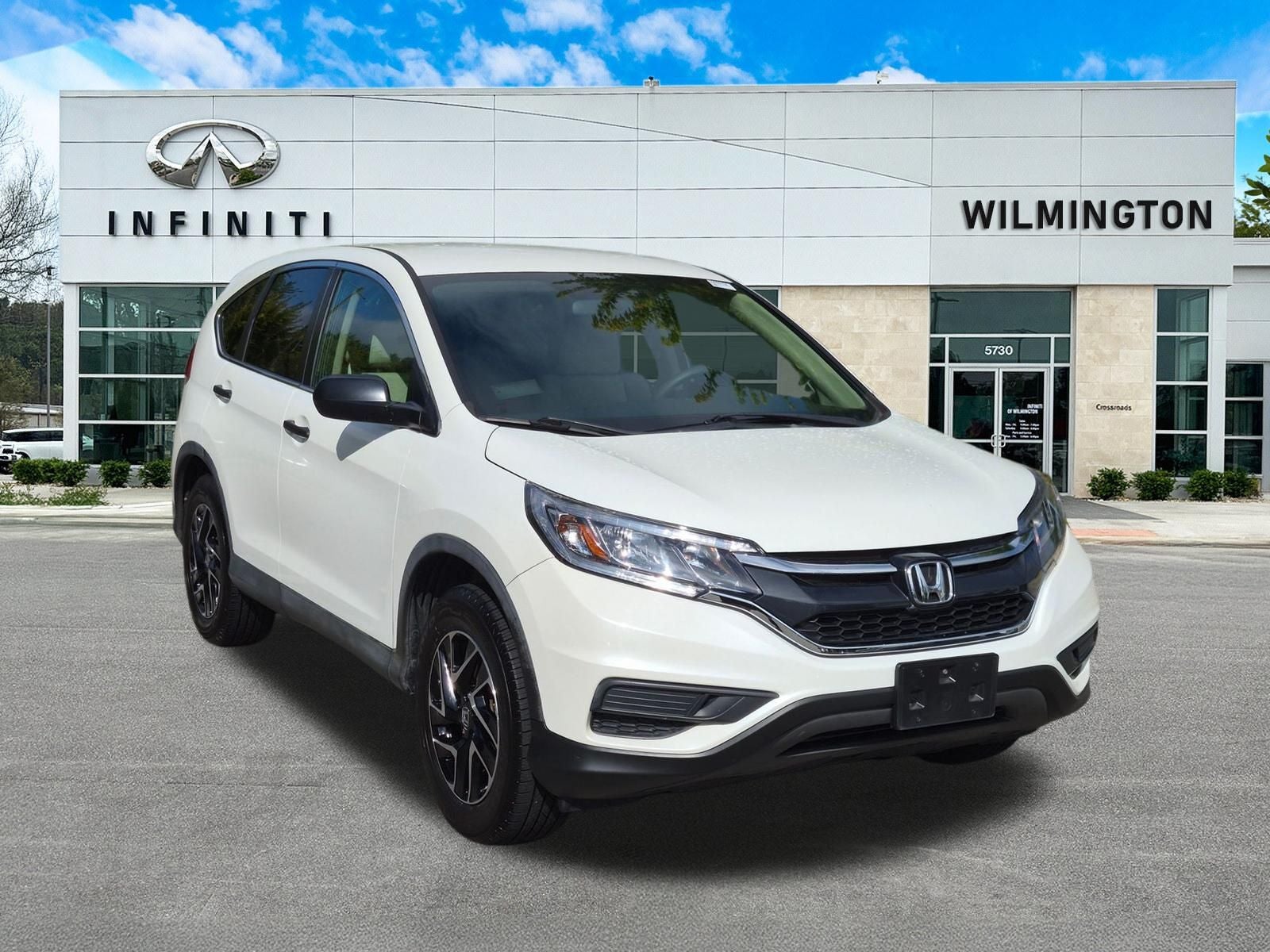 2016 Honda CR-V SE in White Diamond Pearl — front three-quarter view