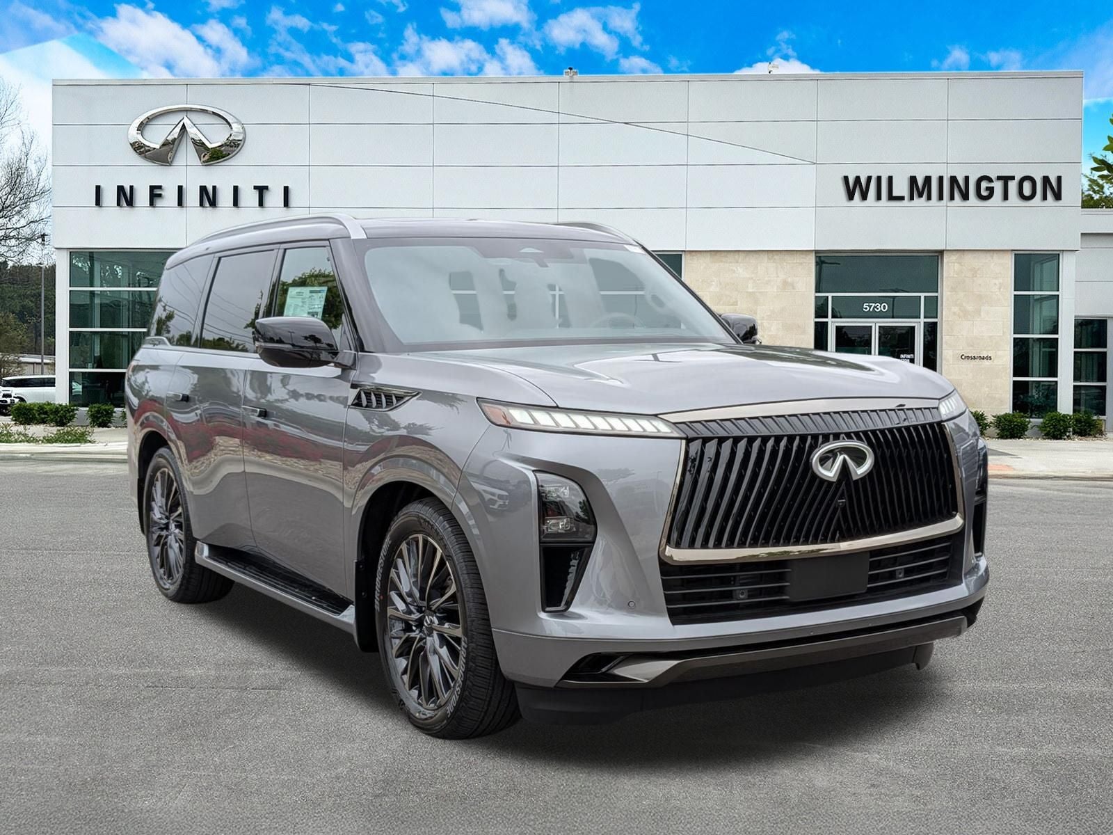 2026 INFINITI QX80 AUTOGRAPH in Dynamic Metal/Black Obsidian — front three-quarter view