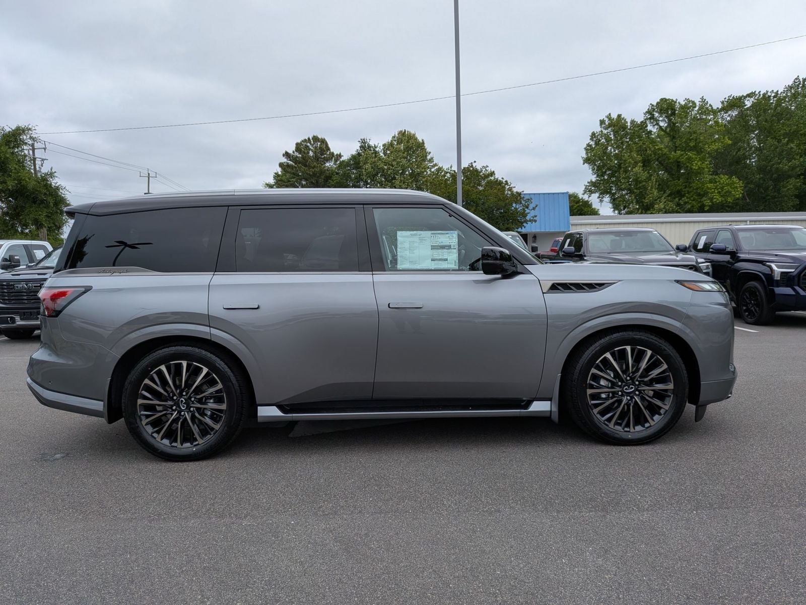 2026 INFINITI QX80 — side profile view