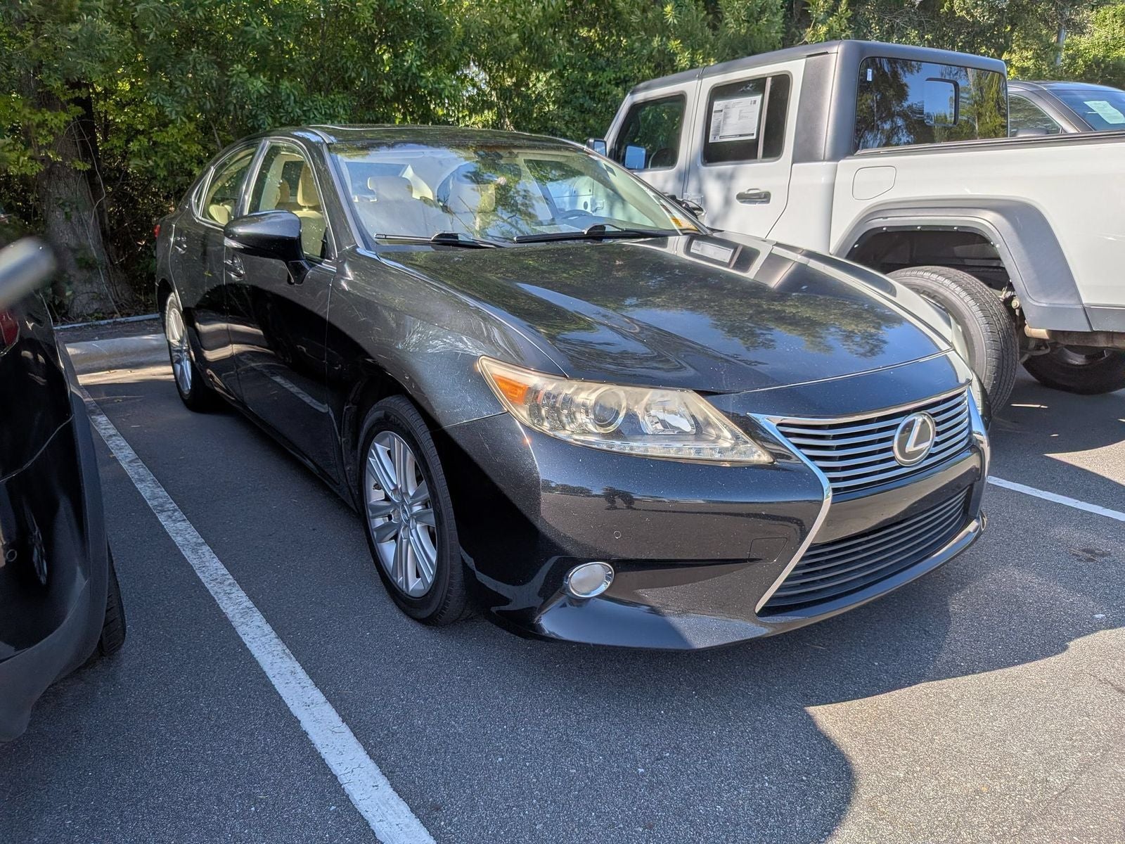 2014 Lexus ES 350 in Obsidian — front three-quarter view