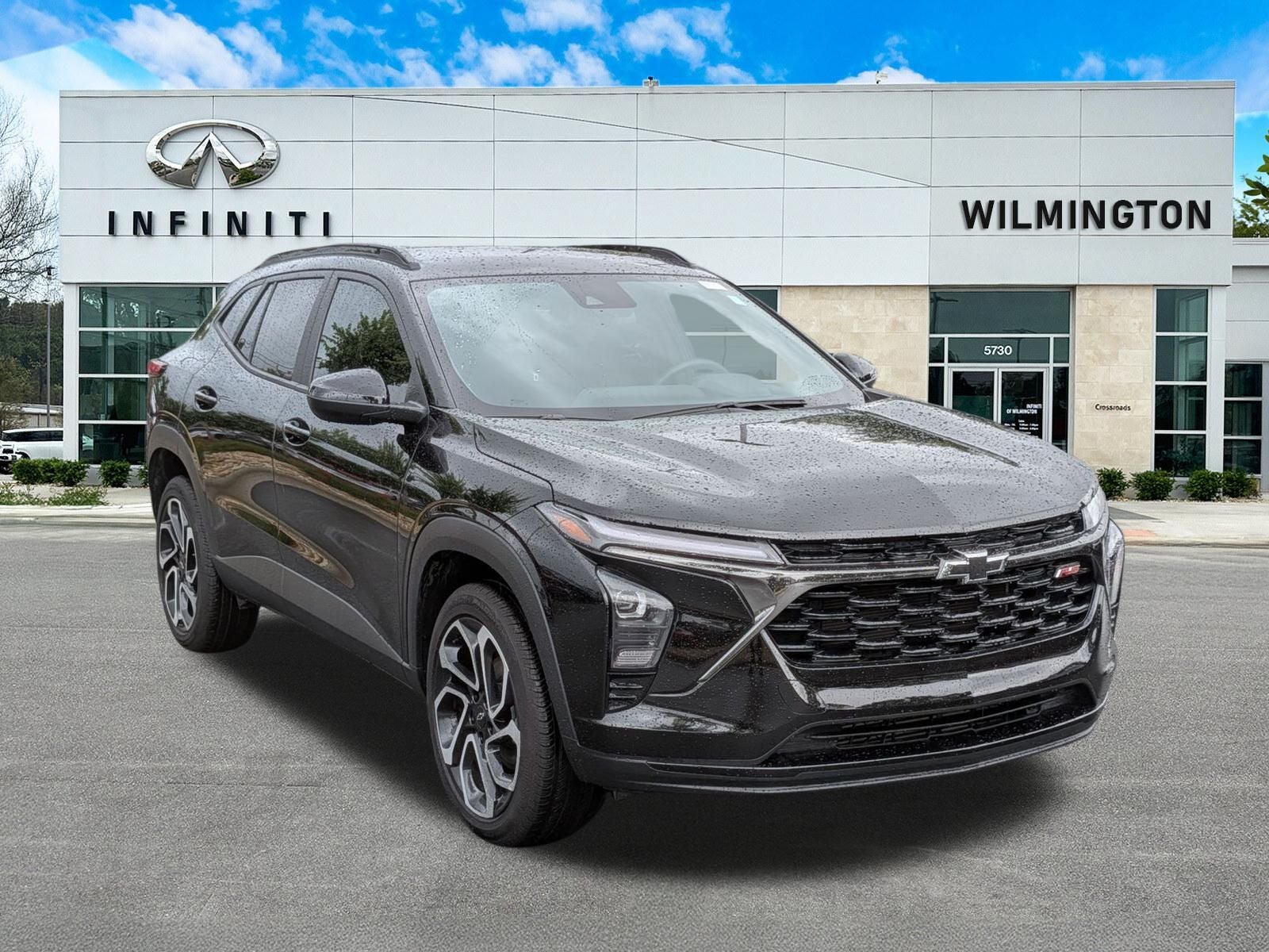 2025 Chevrolet Trax 2RS in Mosaic Black Metallic — front three-quarter view
