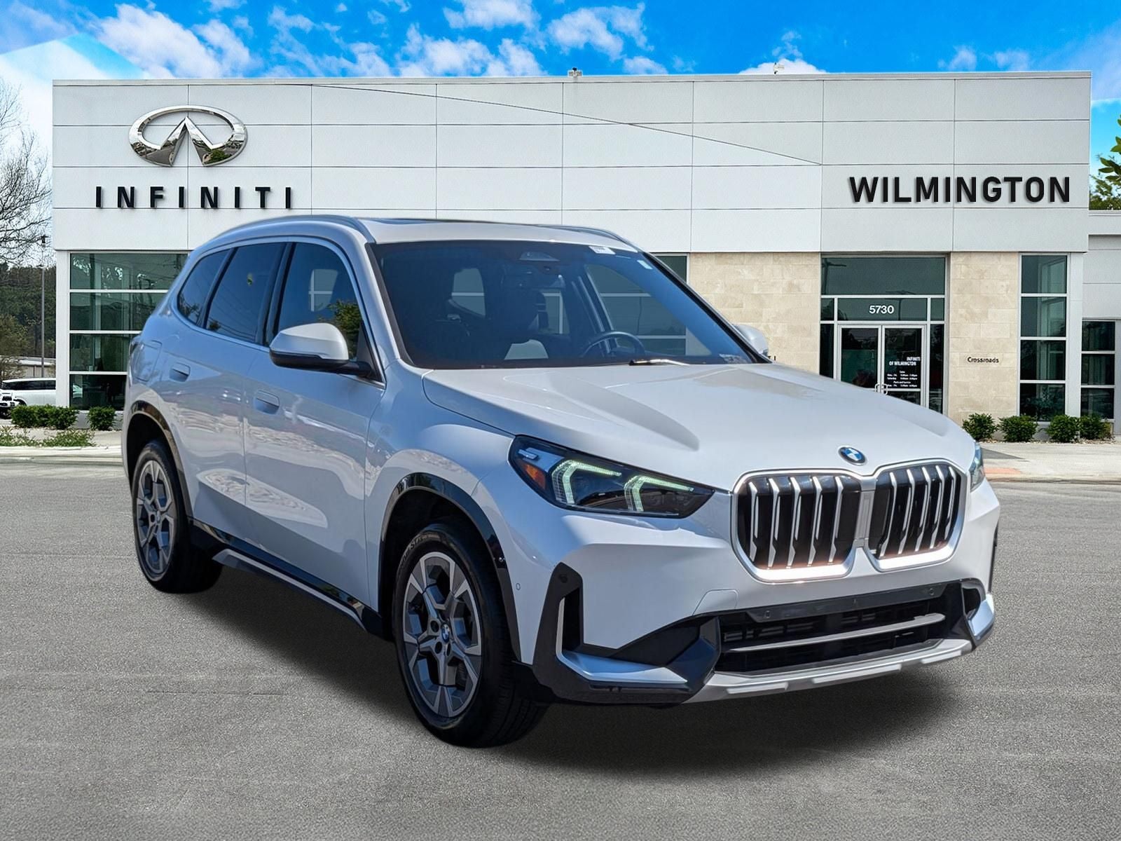 2025 BMW X1 xDrive28i in White Metallic — front three-quarter view