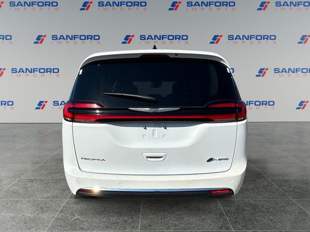 2024 Chrysler Pacifica Hybrid — interior view