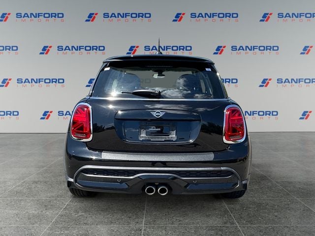 2022 MINI Cooper S — interior view